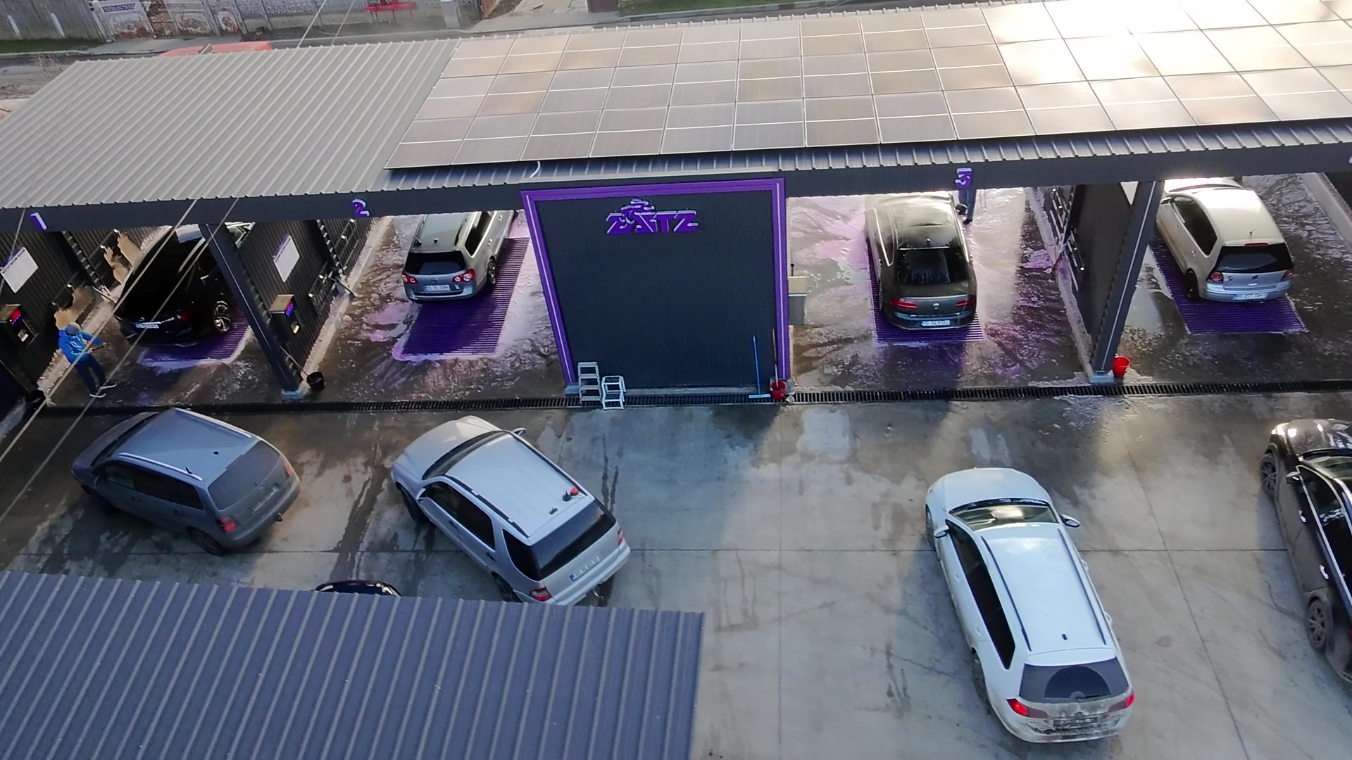 Cadru de prezentare din filmul ZAITZ Wash despre spălarea și îngrijirea mașinii